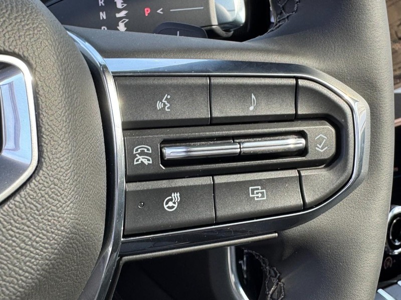 GMC Yukon XL Vehicle Image 14