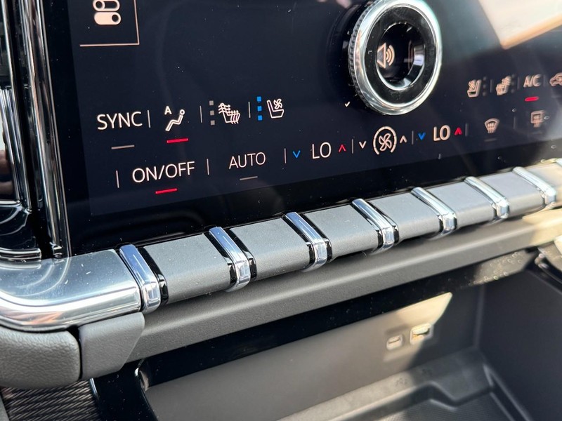 GMC Yukon XL Vehicle Image 15