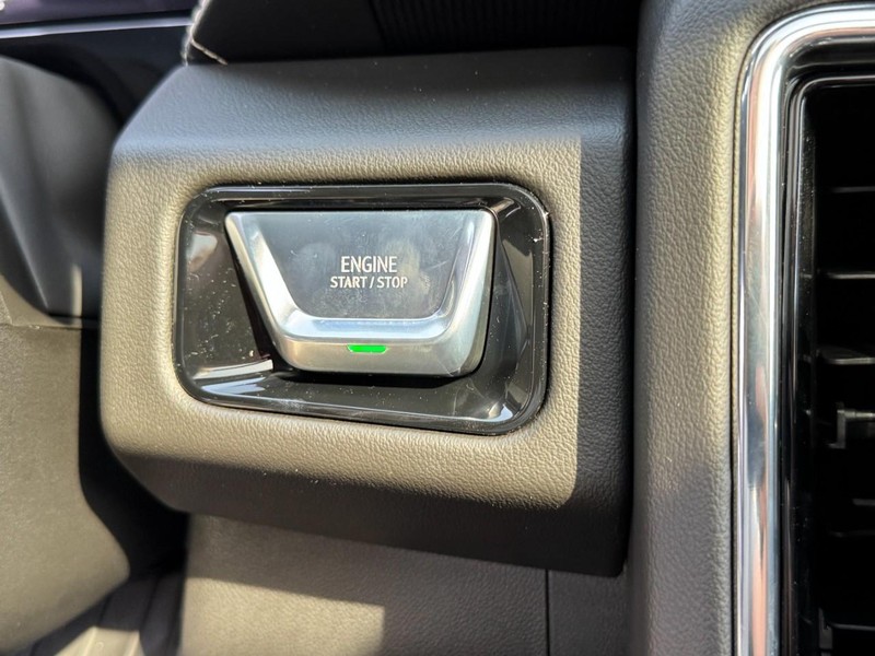 GMC Yukon XL Vehicle Image 16