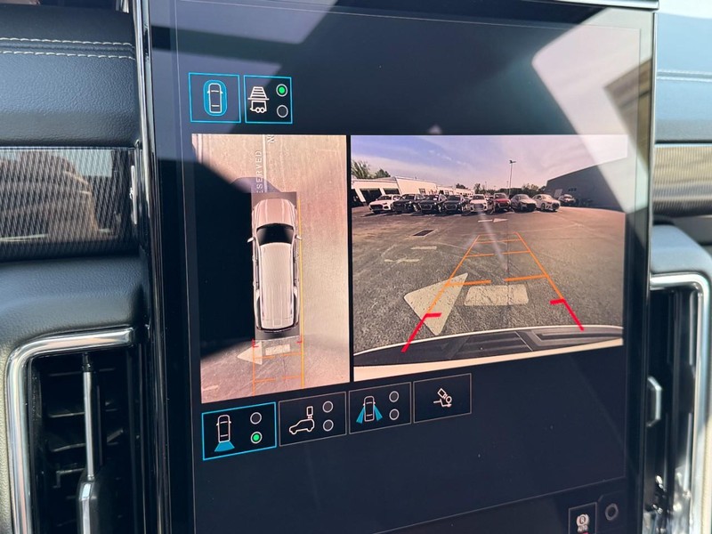 GMC Yukon XL Vehicle Image 17