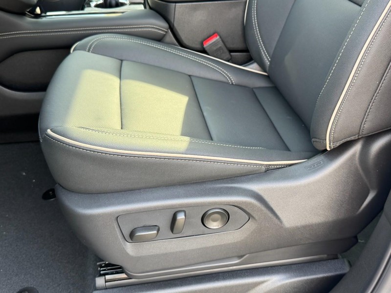 GMC Yukon XL Vehicle Image 19