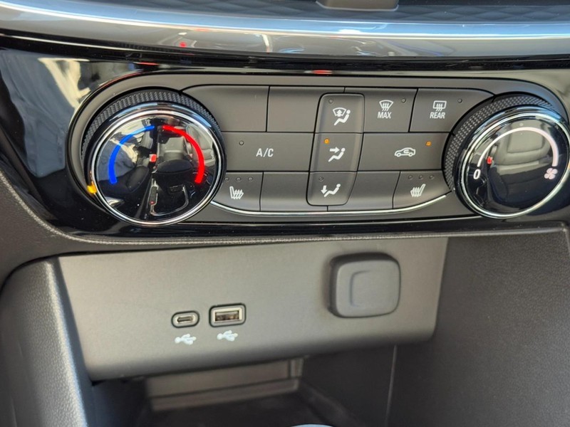 Buick Encore GX Vehicle Image 13