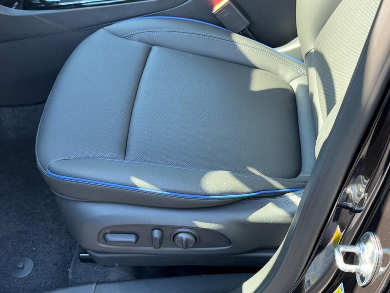 Buick Encore GX Vehicle Image 16