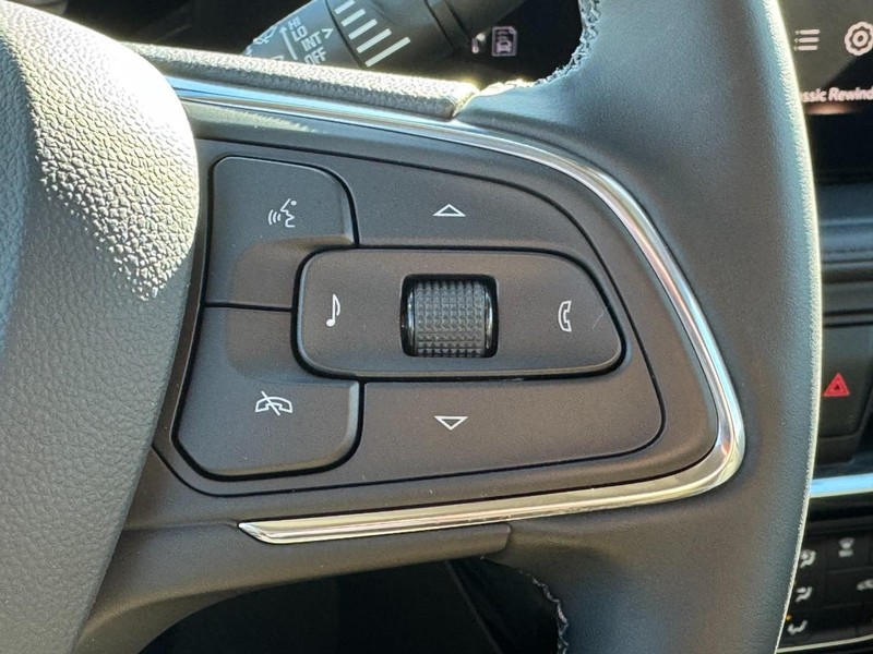 Buick Encore GX Vehicle Image 11