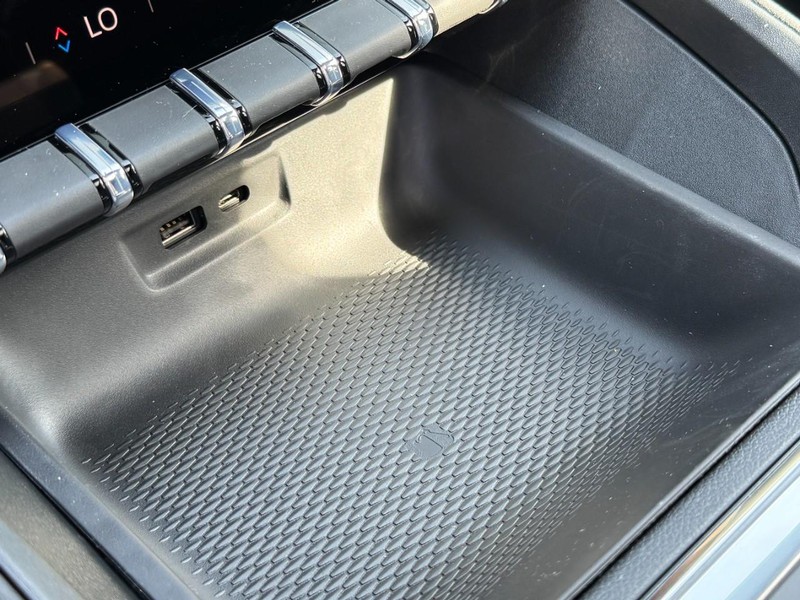 GMC Terrain Vehicle Image 14