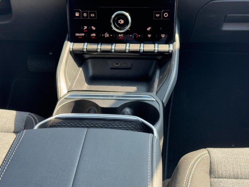 GMC Terrain Vehicle Image 09