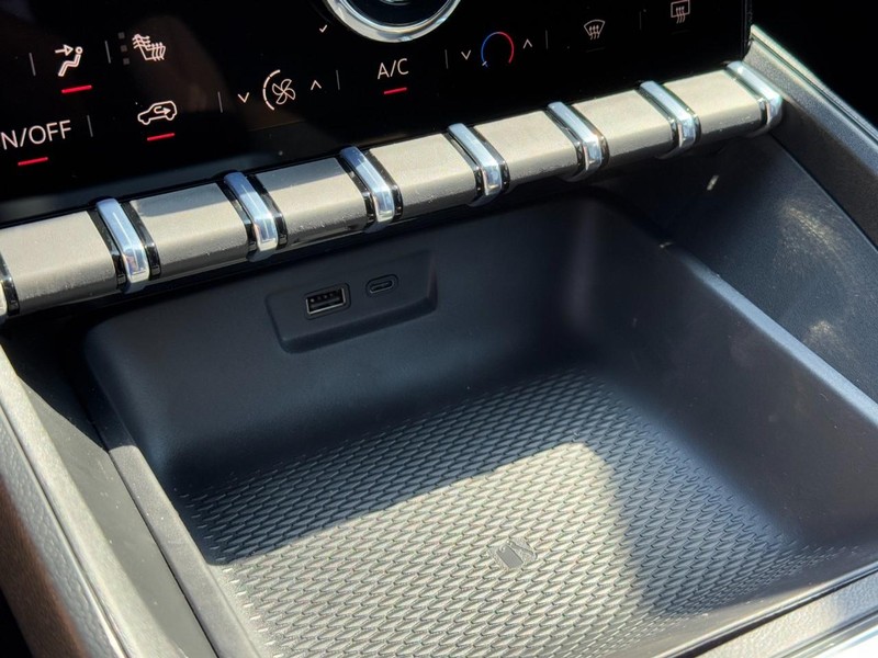 GMC Terrain Vehicle Image 12