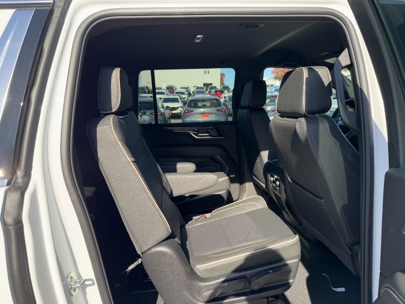 GMC Yukon XL Vehicle Image 05