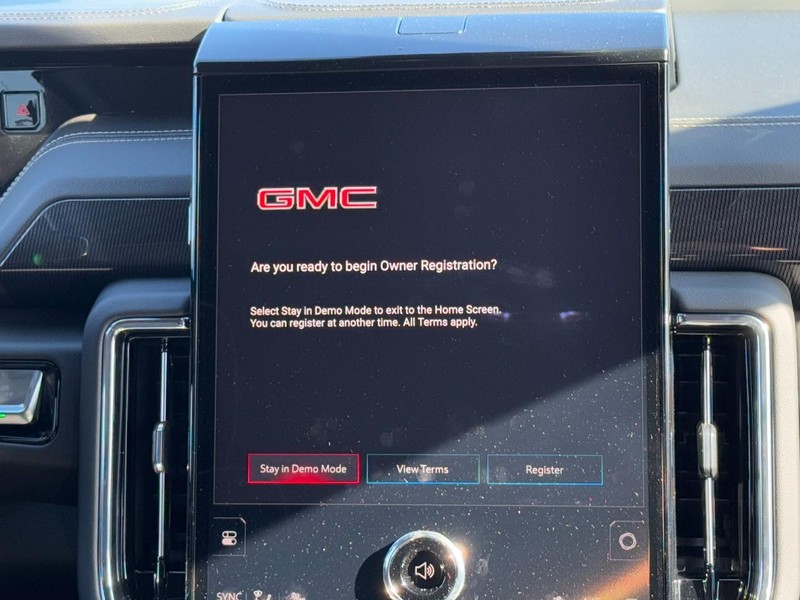 GMC Yukon XL Vehicle Image 09