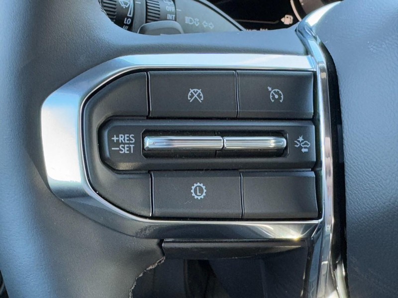 GMC Yukon XL Vehicle Image 13