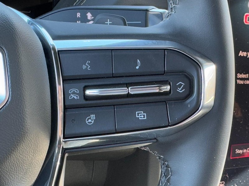 GMC Yukon XL Vehicle Image 14