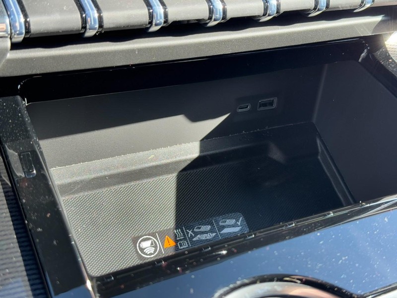 GMC Yukon XL Vehicle Image 15