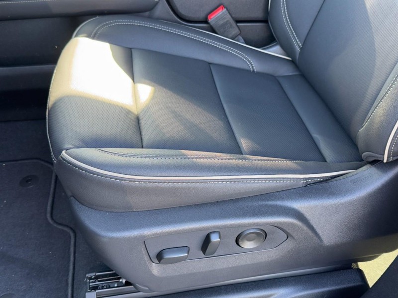 GMC Yukon XL Vehicle Image 18