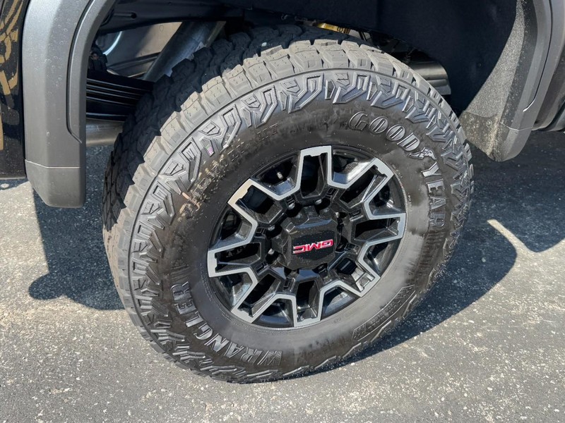 GMC Sierra 2500HD Vehicle Image 04