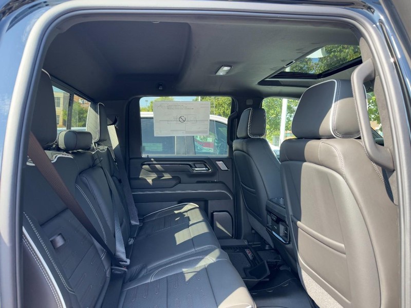 GMC Sierra 2500HD Vehicle Image 05