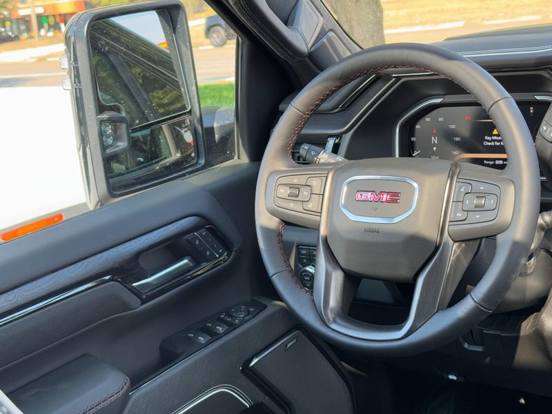 GMC Sierra 2500HD Vehicle Image 07