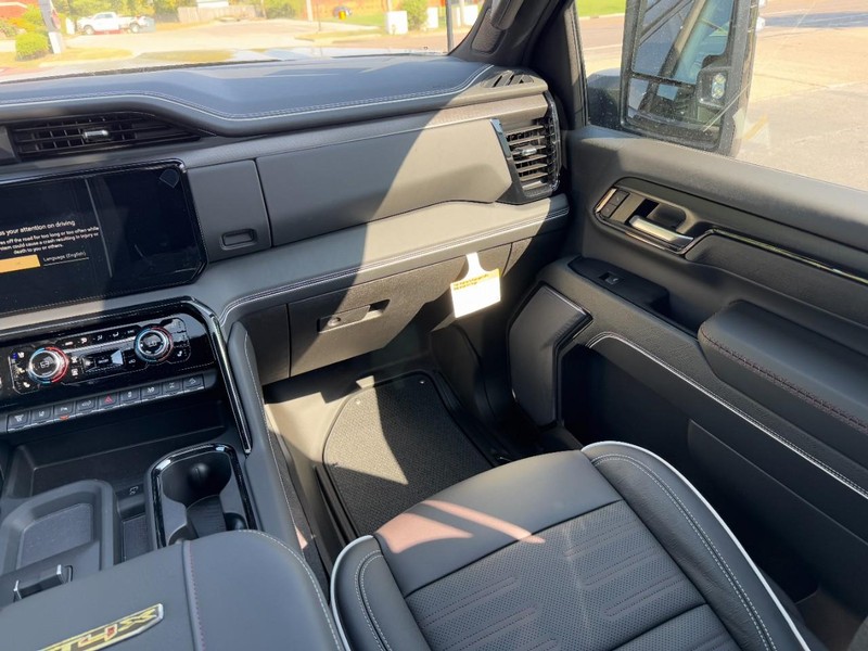 GMC Sierra 2500HD Vehicle Image 10