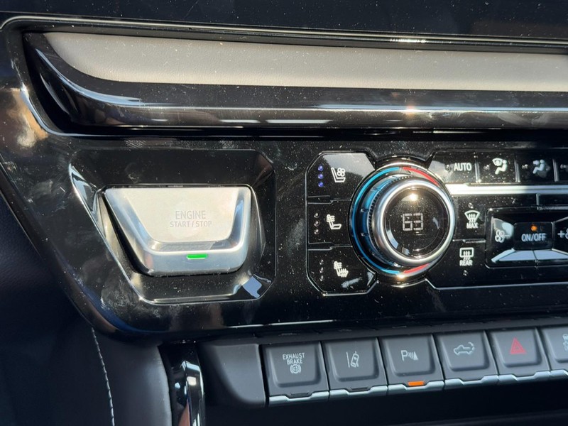 GMC Sierra 2500HD Vehicle Image 14