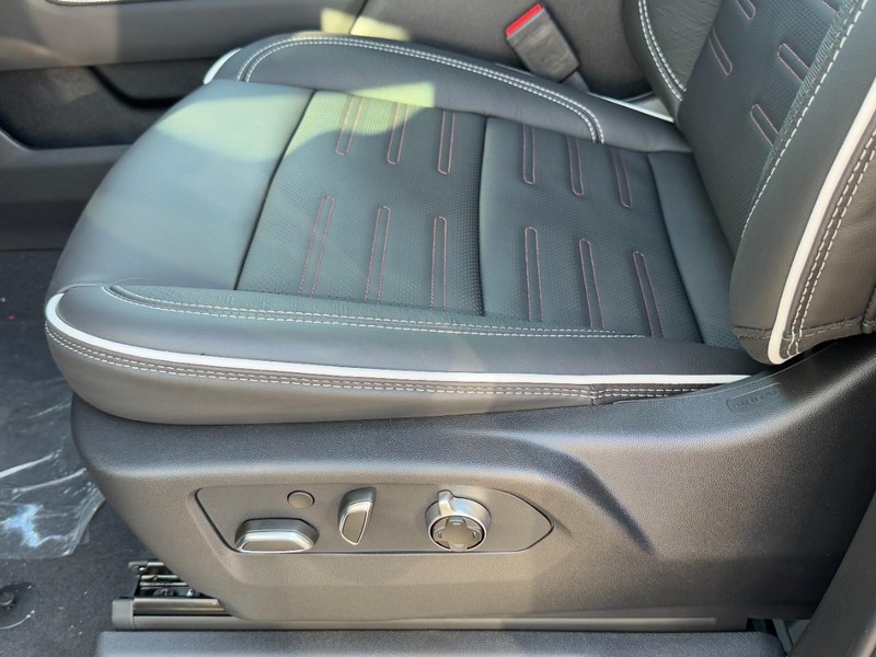 GMC Sierra 2500HD Vehicle Image 16