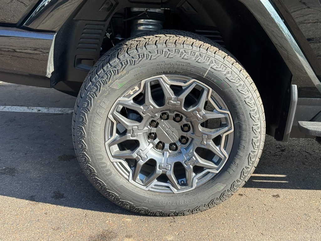 GMC HUMMER EV Pickup Vehicle Image 04