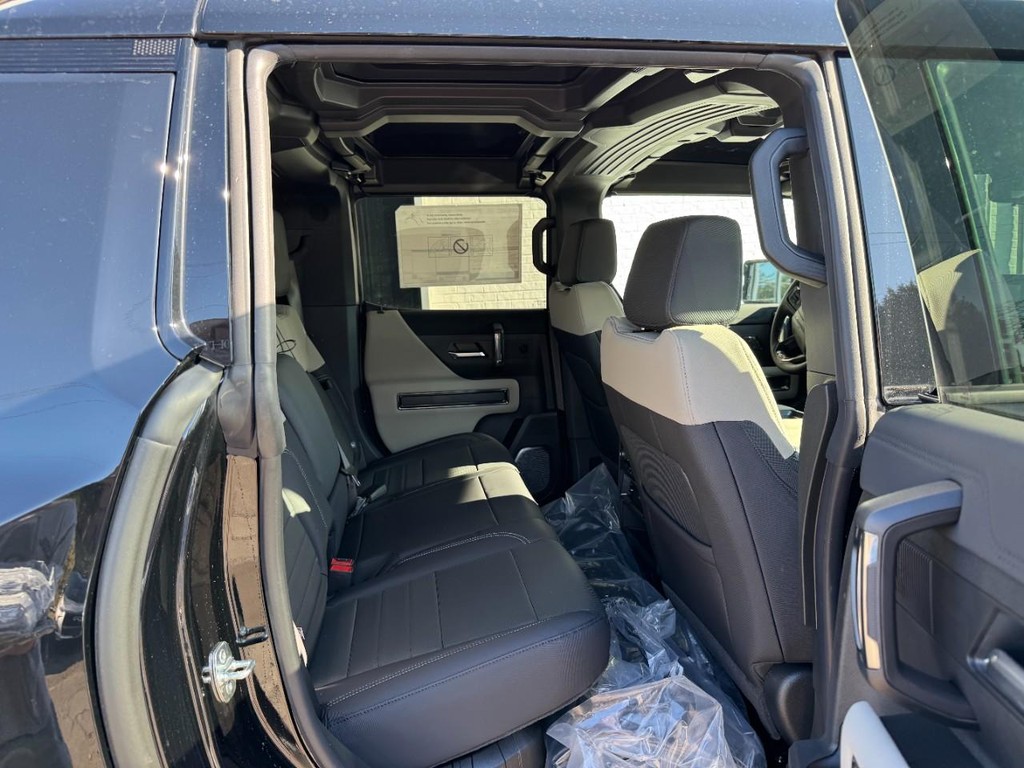 GMC HUMMER EV Pickup Vehicle Image 05