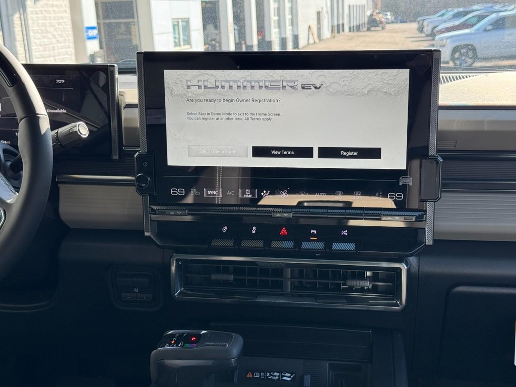 GMC HUMMER EV Pickup Vehicle Image 08