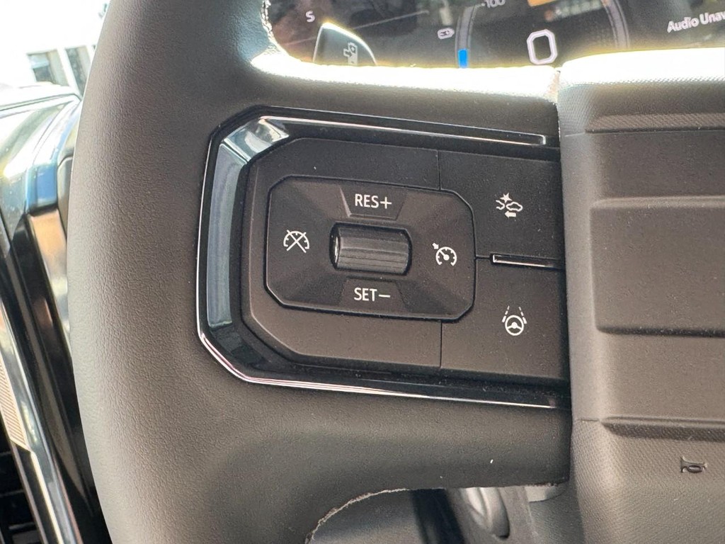 GMC HUMMER EV Pickup Vehicle Image 11