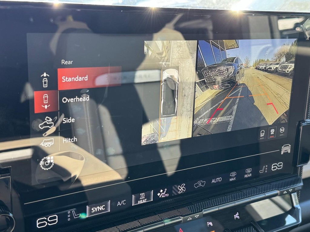 GMC HUMMER EV Pickup Vehicle Image 15