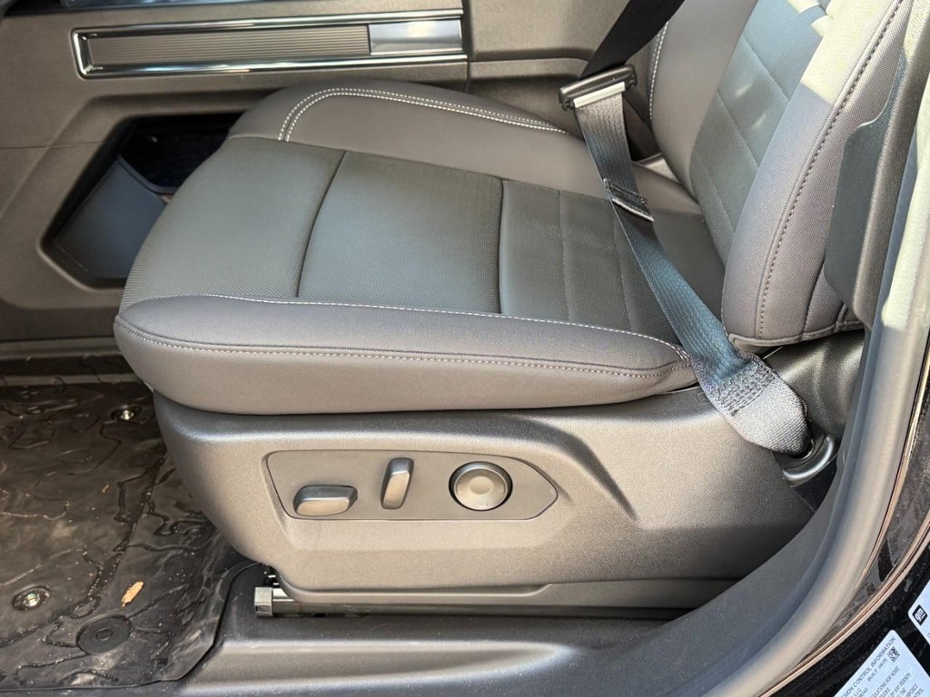 GMC HUMMER EV Pickup Vehicle Image 16