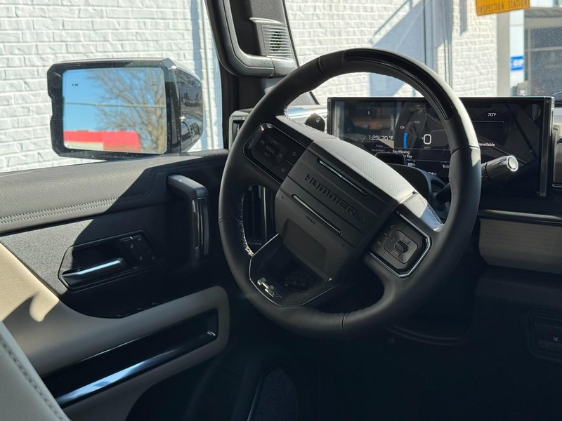 GMC HUMMER EV Pickup Vehicle Image 07