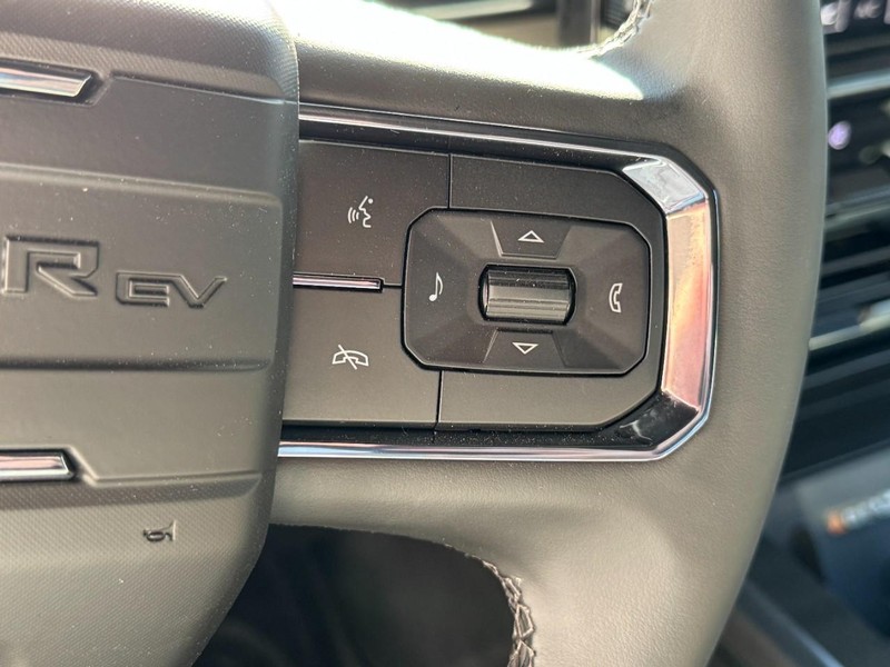 GMC HUMMER EV Pickup Vehicle Image 12