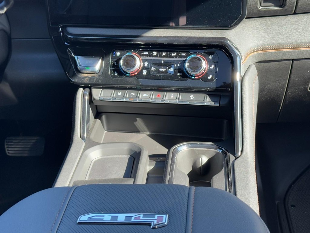 GMC Sierra 2500HD Vehicle Image 10