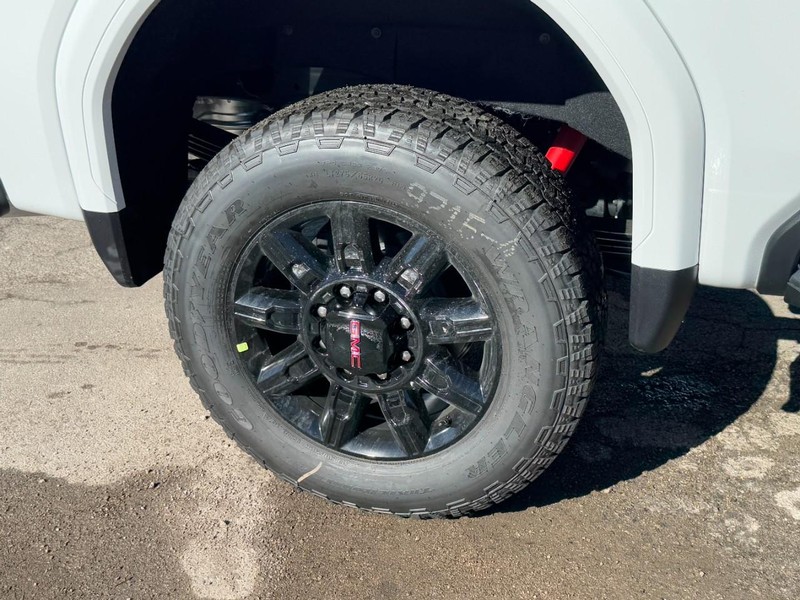 GMC Sierra 2500HD Vehicle Image 04