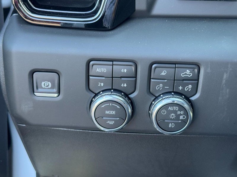 GMC Sierra 2500HD Vehicle Image 12