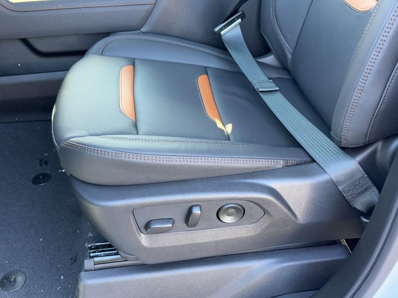 GMC Sierra 2500HD Vehicle Image 17