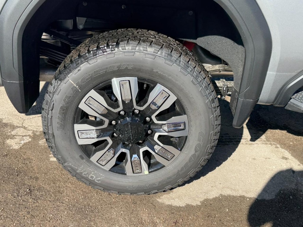 GMC Sierra 2500HD Vehicle Image 04