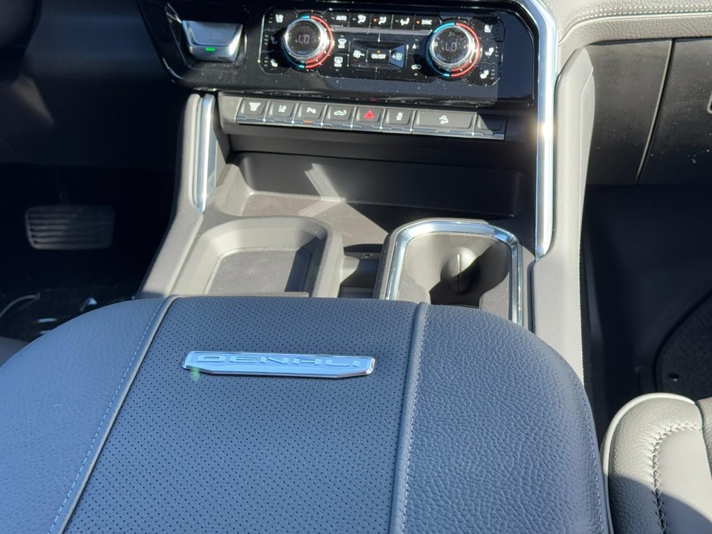 GMC Sierra 2500HD Vehicle Image 10