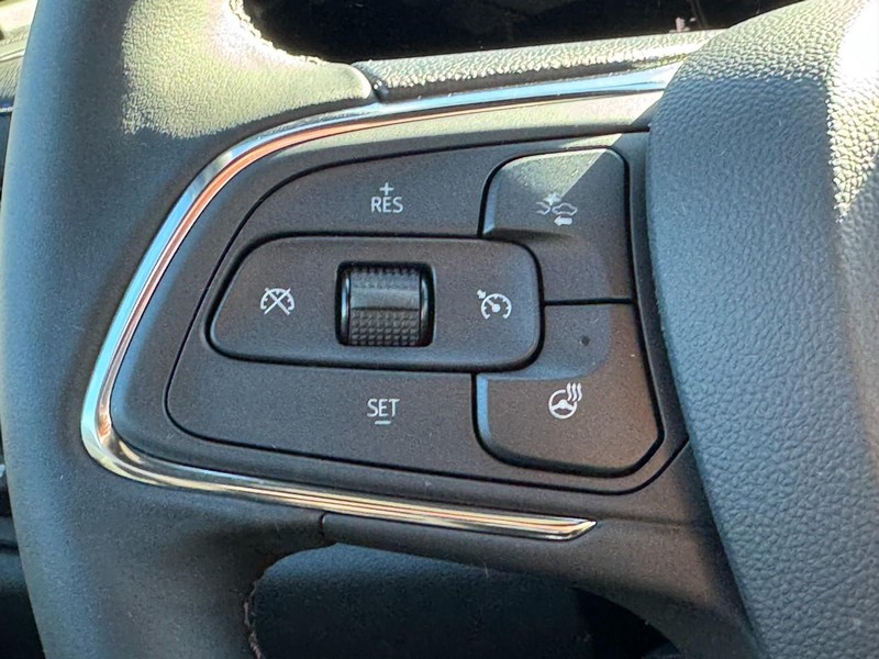 Buick Envista Vehicle Image 10