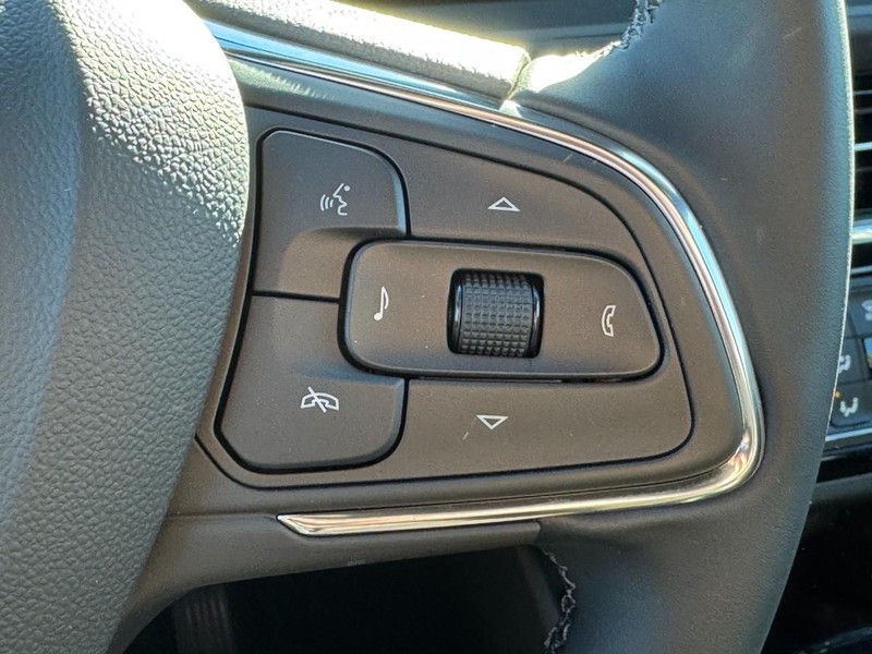 Buick Envista Vehicle Image 11