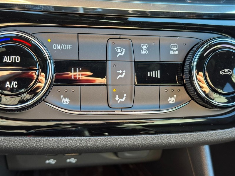 Buick Envista Vehicle Image 13