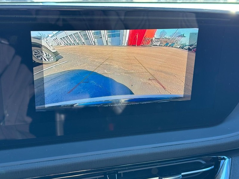 Buick Envista Vehicle Image 14