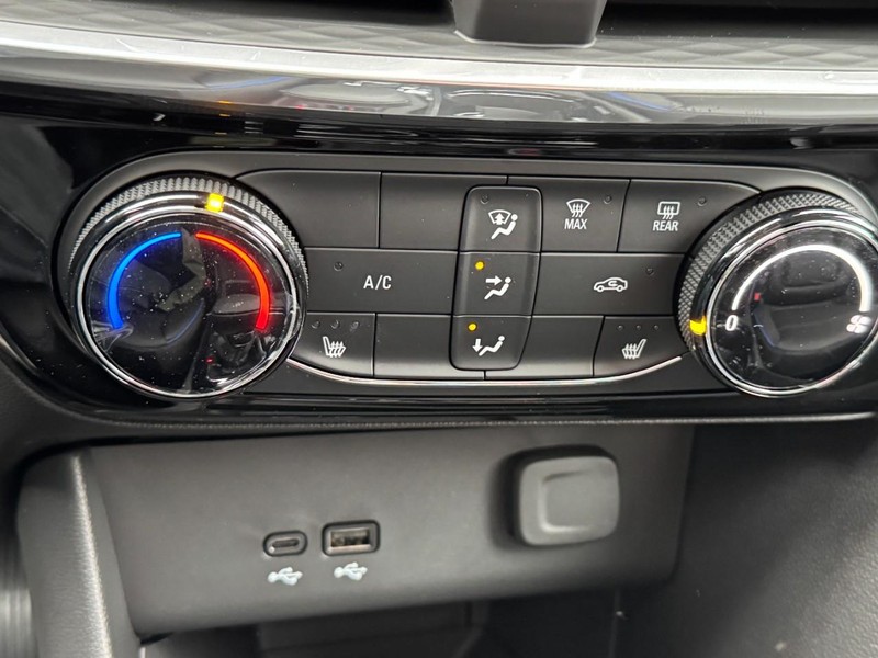 Buick Encore GX Vehicle Image 12