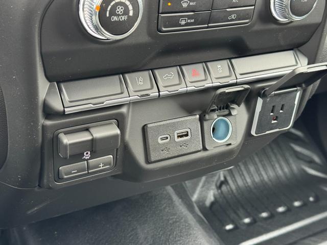 GMC Sierra 3500HD Vehicle Image 11