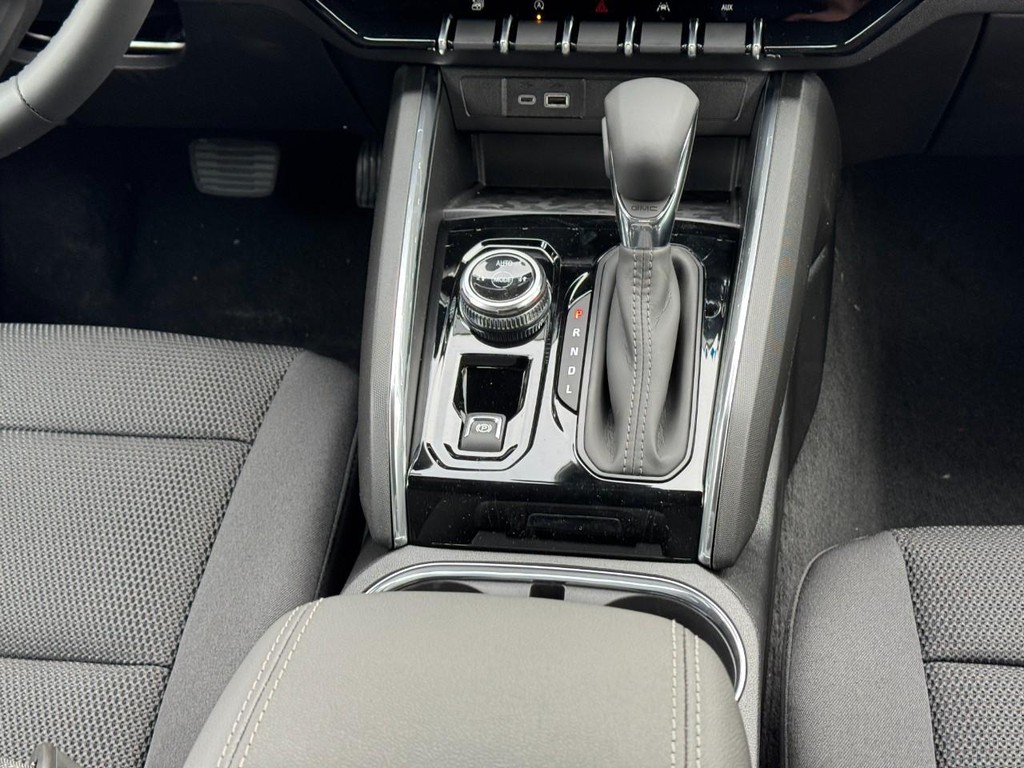 GMC Canyon Vehicle Image 09