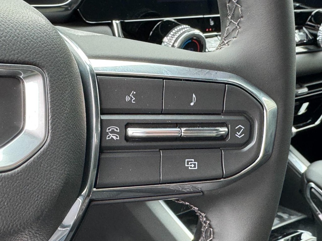 GMC Canyon Vehicle Image 11