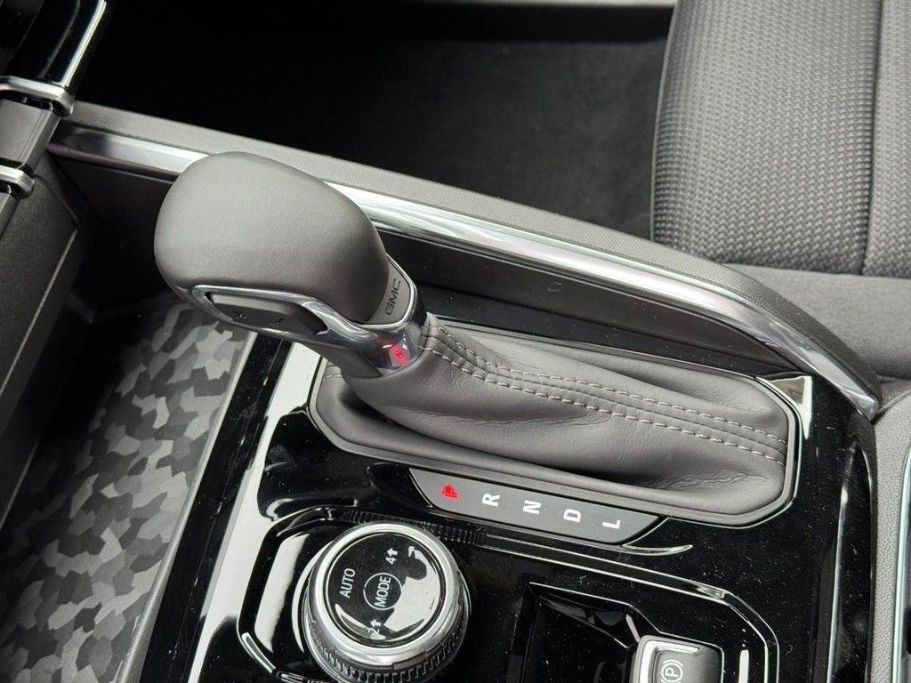 GMC Canyon Vehicle Image 12