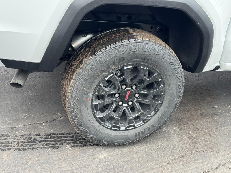 GMC Canyon Vehicle Image 04