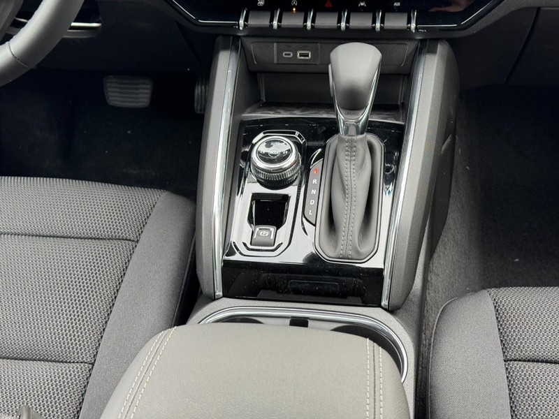 GMC Canyon Vehicle Image 09