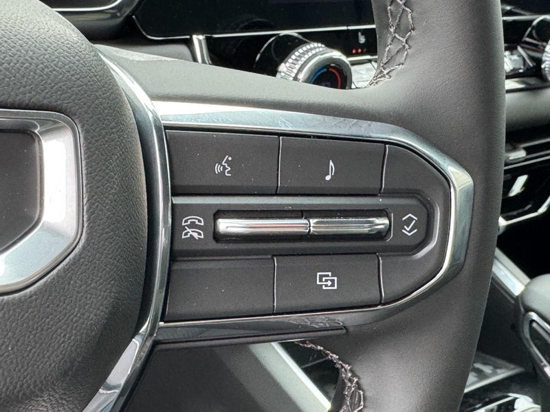 GMC Canyon Vehicle Image 11