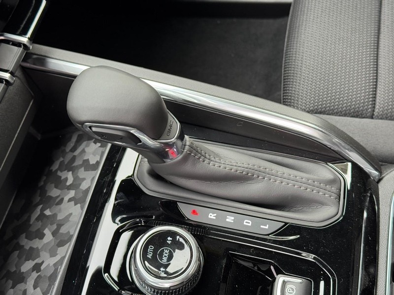 GMC Canyon Vehicle Image 12